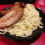 95704513 - 麺withチャーシュー、煮玉子
