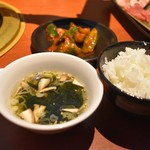 Ryuuoukan - ご飯とワカメスープと胡瓜のキムチ