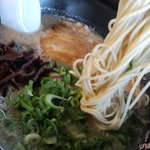 TETSU - ｵｰｿﾄﾞｯｸｽな博多ﾗｰﾒﾝのｽﾀｲﾙで、分かり易い華やかな味わい。