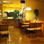 三澤珈琲 塩尻店 - 落ち着ける店内