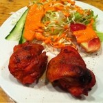 ターザマーザ - 夜のセットメニューの一部。チキンティッカとサラダ。