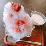 やお九 - ふわふわ雪のかき氷 いちご＋自家製練乳  680+100円