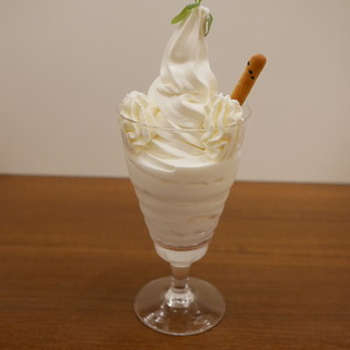 ミルク&パフェ よつ葉ホワイトコージ_0