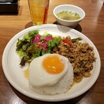 タイ料理 ギンカーオ - ガパオライス