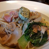 ビストロボンノ - 日替わりパスタ　茸とベーコンのオーガニックバターパスタ