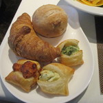 イタリア料理 ルッチコーレ - パン