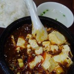 味覚 - 麻婆豆腐中辛750円(税込)
      写真上手く撮れてなくてすみません。
      3号店はもっと綺麗に撮れてるので良かったら見てみてください(*- -)(*_ _)ﾍﾟｺﾘ
      激辛挑戦したときの写真も載せてあります。