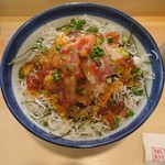 NAMONAKISAKABA - タレを掛けた後の海鮮丼(18-11)