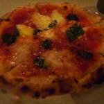 OSTERIAIRIE - マルゲリータ・・生地のモチモチ感がいいですねぇ。これも美味しい。 