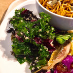 CITYSHOP NOODLE - デリの2品目はひじきとケール、キヌアのサラダ・ハーブフレンチドレッシング