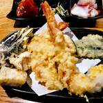 四季料理 海山 - 海老天2本 ピーマン、カボチャ、茄子、魚の切り身