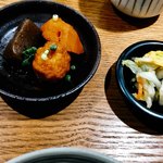 四季料理 海山 - 副菜は人参とコンニャクの煮物    お新香