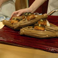銀座 しのはら - アナゴ藁苞飯蒸し