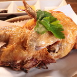 静岡郷土料理 やきとり 丸鶏HAKOZAKI - 大山鶏の半身素揚げ