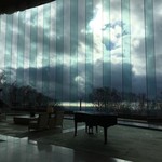 ザ・ウィンザーホテル洞爺リゾート＆スパ - ピアノと大きな窓