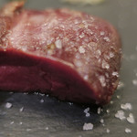 あもん ヨコ - 炉釜焼き塊肉ステーキ　ズームアップ