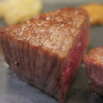 あもん ヨコ - 炉釜焼き塊肉ステーキ　ズームアップ