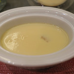 あもん ヨコ - フォアグラ入り、すっぽん出汁の茶碗蒸し　ズームアップ