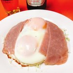 武井食堂 - ハムエッグ！！卵がぷりっとしてます   350円