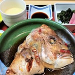 味処つくし - この日の日替わりは、鯛のあら炊き。