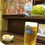 Hamachuu - マニアにはたまらないでしょうけど、おっさんはビールをのみながら向こうのテレビ観賞