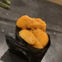 不動前 すし 岩澤 - 昆布森産の馬糞ウニ。漁期は年末まで。駆け足で食べに来ないと