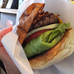 マクレーン オールドバーガースタンド - ウイスキースモークベーコンチーズバーガー（日替わりバーガー・日曜