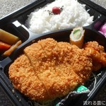 平石商店 - メンチカツ弁当