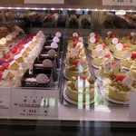 ラ・ローズ・ジャポネ - ケーキショーケース