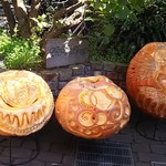 リリエンベルグ - 11月1日でしたが、ハロウィンかぼちゃが駐車場にありました