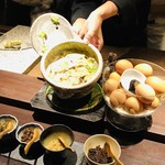 Giombitora - 鮭と大徳シメジの土鍋炊き込みご飯 トリュフの香りをつけた卵 雑魚山椒 シジミ佃煮 牛時雨煮