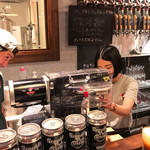 リパブリュー - 持帰り用の缶は、この機械でシールします