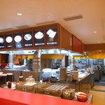 第7ギョーザの店 - １階店内（カウンター席）