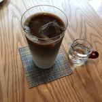 石かわ珈琲 - アイスカフェラテ。このミルクとコーヒーの層見ただけで間違いない感。