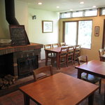 Bistro Pomodoro - 暖炉も置かれており、イイ雰囲気です。