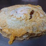 お好み焼き ロンちゃん - 本体をのせてひっくり返すと