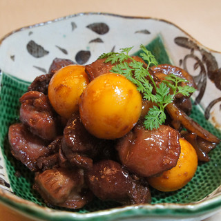Yakitori Fukuyoshi - 新鮮な鶏もつを赤ワインでじっくり煮込みました