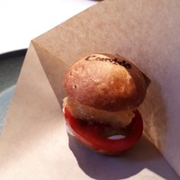 Convivio - ヒラメのフライを挟んだコンビバーガー