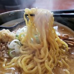 ラーメン郷 - 中細ちぢれ玉子麺