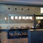 旬の鮮魚ともつ鍋 博多やまや - 店内の様子です。(2018年11月)