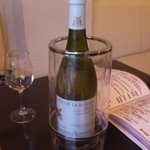 ビストロ酒場staub - ワインをボトルで注文。全品２０００円ってのも嬉しい。