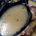 めの娘 - 【2018.11.3(土)】味噌チャーシューめん(並盛・160g)1,004円のスープ