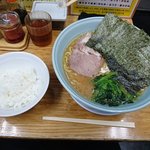 秀吉家 - ラーメン中＋ライス小