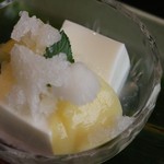 馳走 きむら - デザートは杏仁豆腐と桃のコンポート。