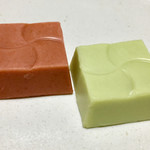 ジャンプ - チロルチョコの「トマト」と「えだまめ」…。味は……内緒（*｀▽´*）ｳﾋｮﾋｮ