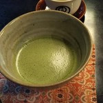 鶴屋吉信 - きめ細かい ふんわりした泡の抹茶