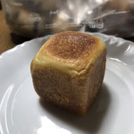 キキダウンステアーズベーカリー - サイコロクリームパン