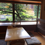 Rokusei - 小上がりのテーブル席