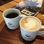 カフェ アルマ - カプチーノとコーヒー