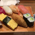 Daruma Zushi - ¥850 リーズナズル。カウンター6席くらいしかない店舗なので、おじさんのお寿司劇場を楽しめます。いなりが寿司につくのは初めての経験